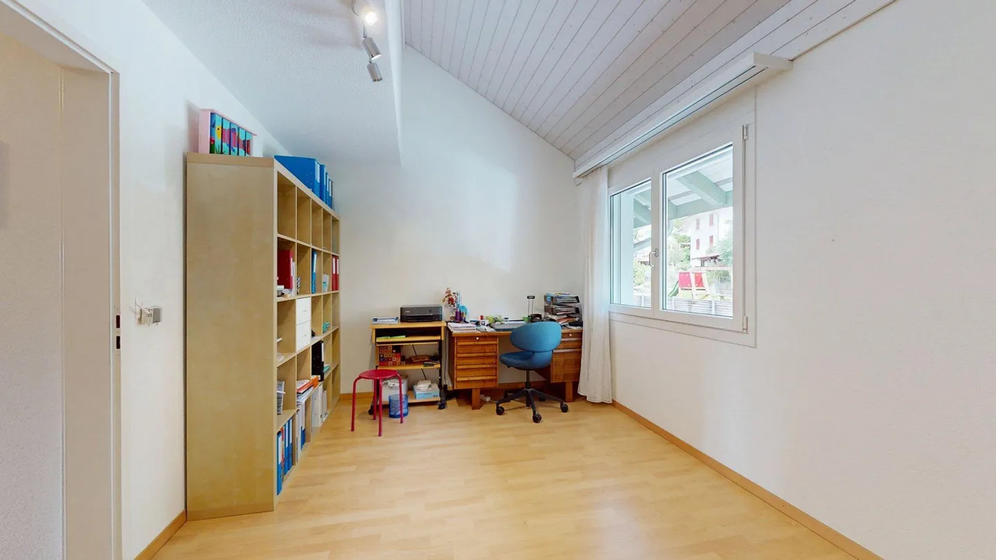 4.5-Zimmer-Reiheneinfamilienhaus an zentraler Lage in Steffisburg - Photo 8 of 19