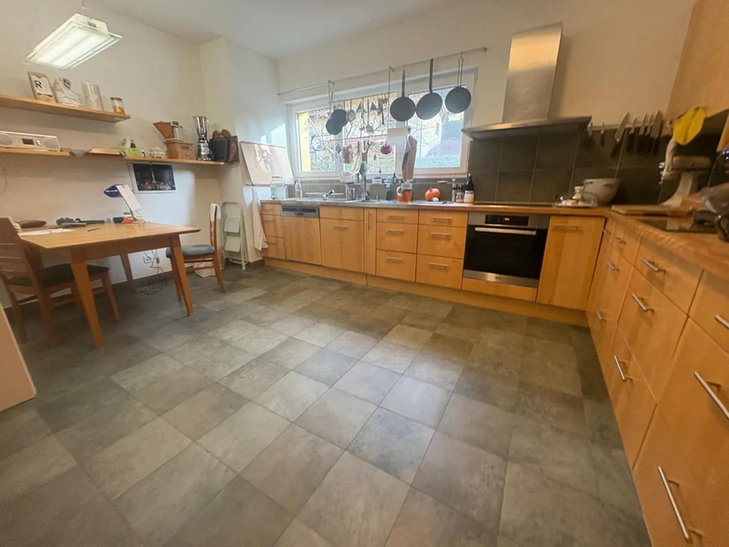 Villa de 9 pièces avec grand jardin, très calme, vue ensoleillée - Photo 5 sur 36