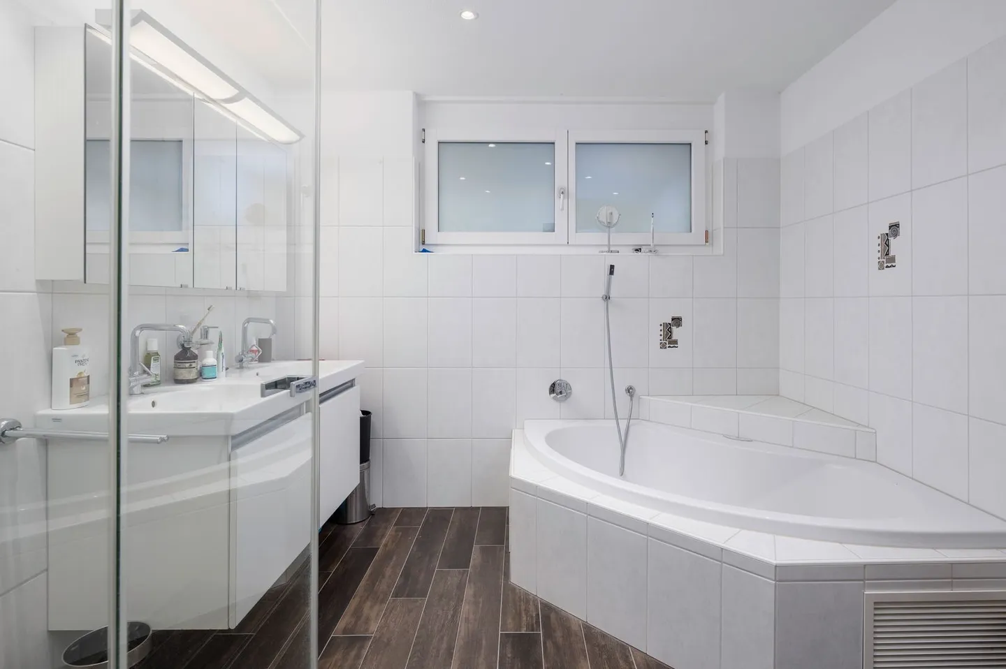 Exclusive Living in Prime Location in Bülach - Photo 6 of 7