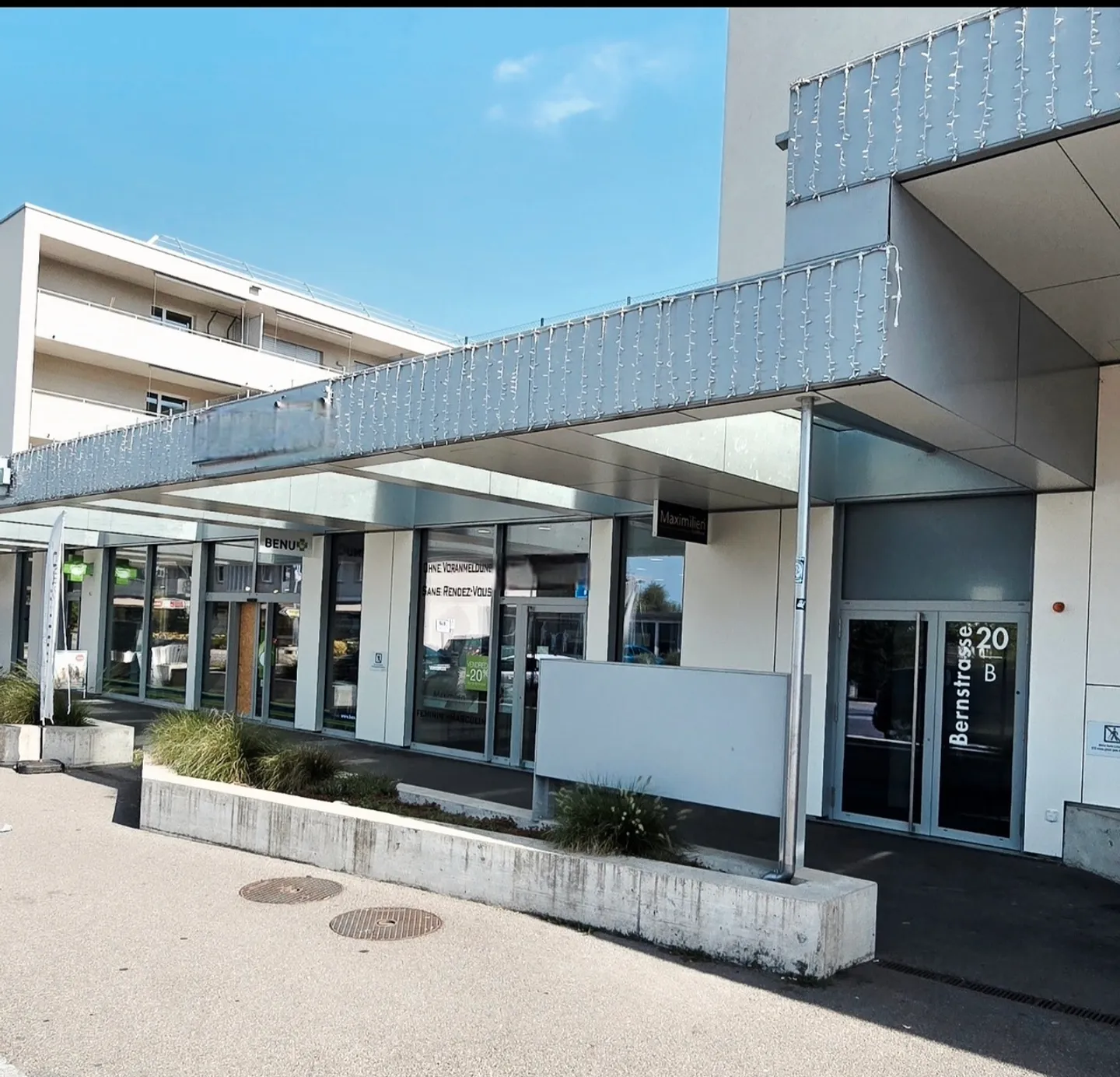 Hair Salon - Photo 3 of 12