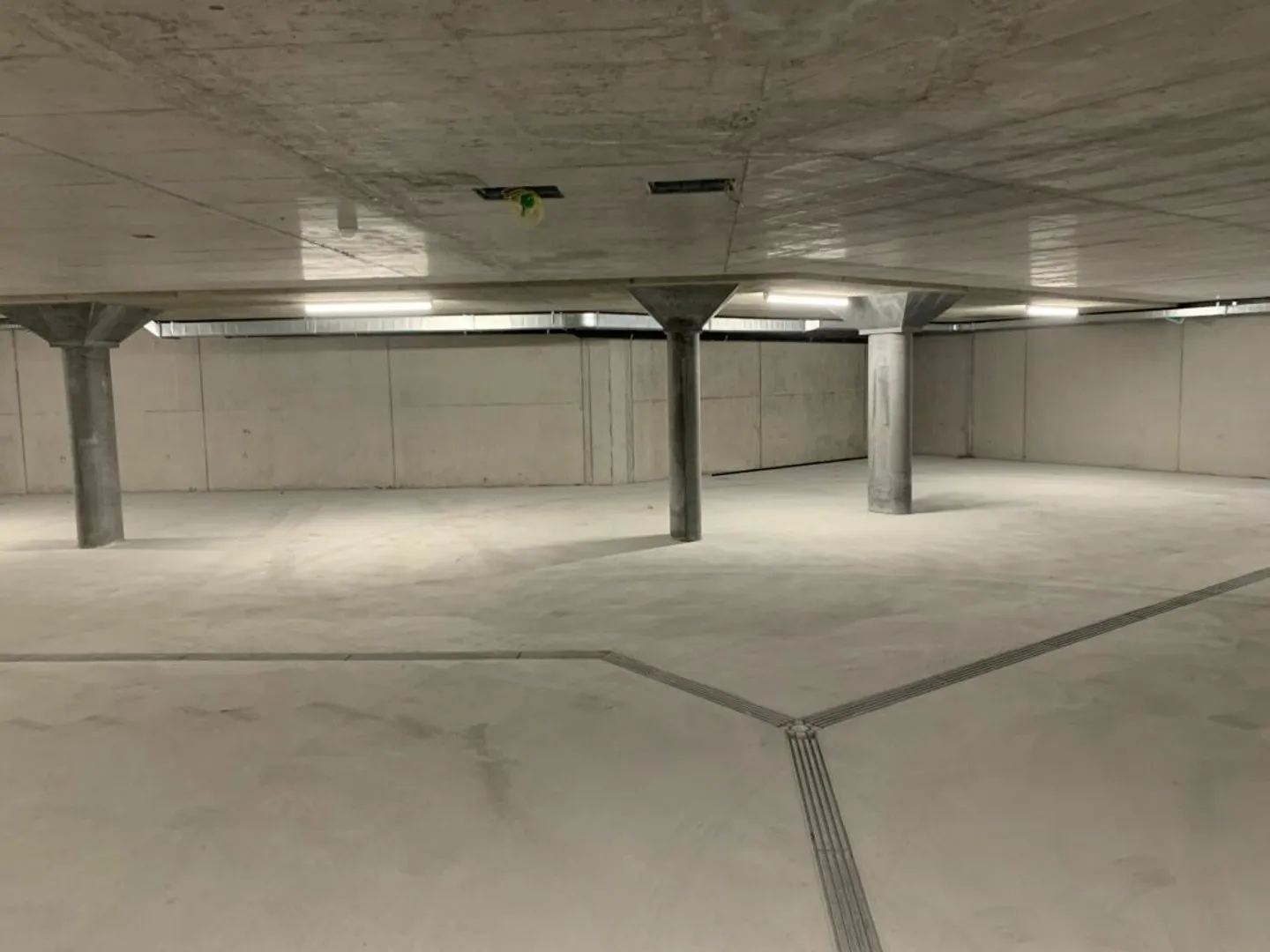 Posti auto in garage sotterraneo / Anno di costruzione 2023 - Foto 2 di 3