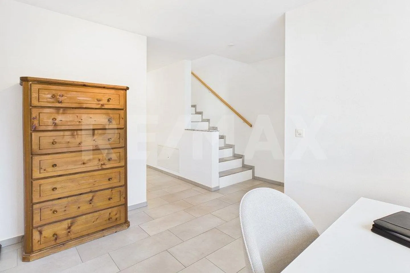 Charming 2½-Room Maisonette Apartment with Special Flair in a Quiet Residential Area - Photo 2 of 13