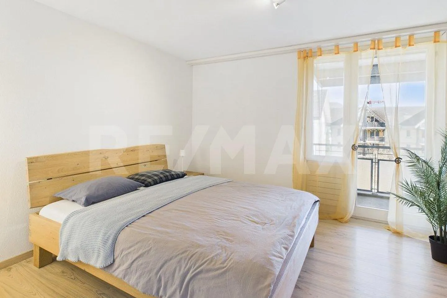 Charming 2½-Room Maisonette Apartment with Special Flair in a Quiet Residential Area - Photo 3 of 13