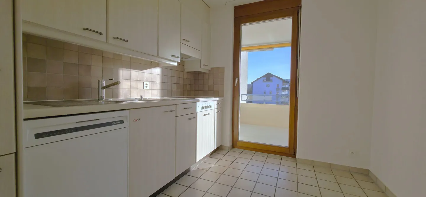 Beautiful 3.5 Room Apartment in a Quiet Location Solothurn - Photo 2 of 12