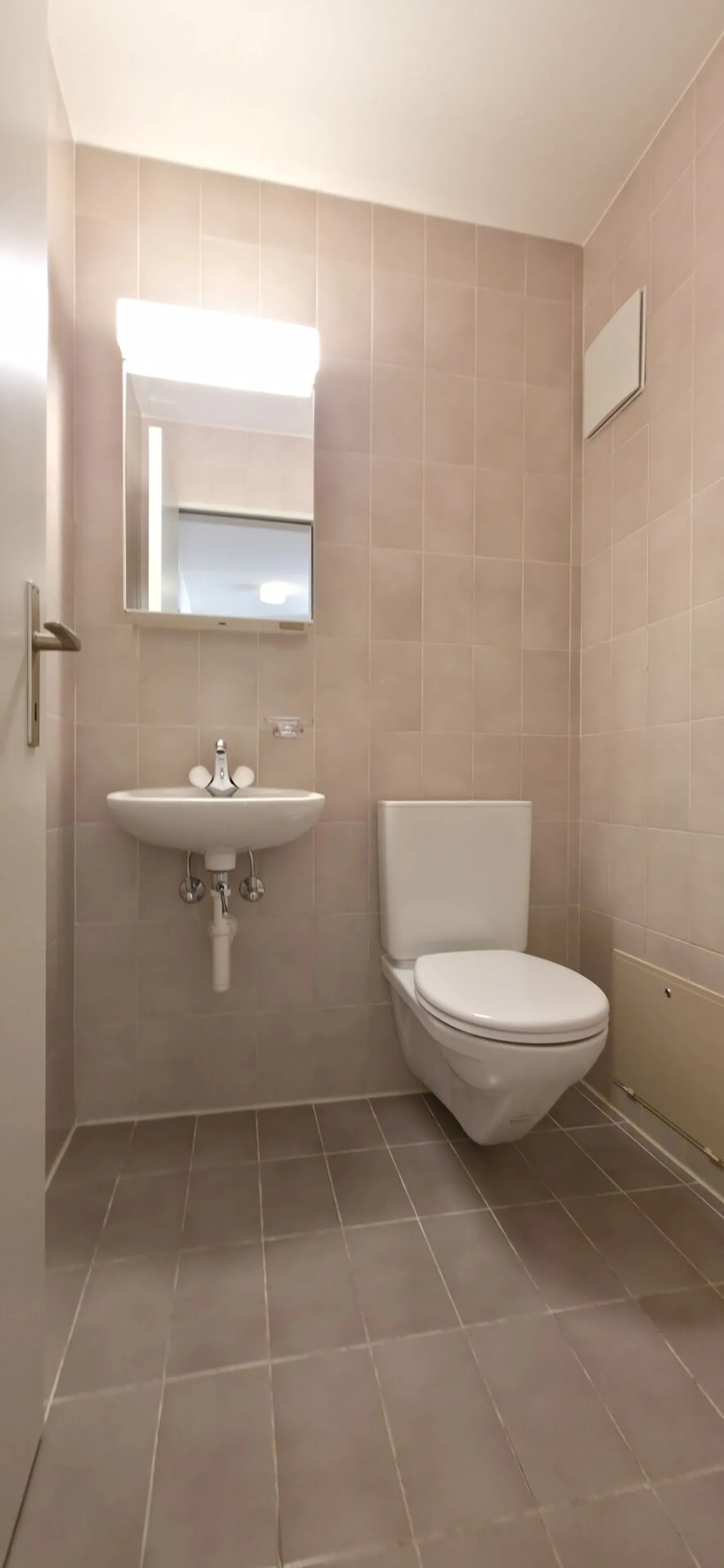 Beautiful 3.5 Room Apartment in a Quiet Location Solothurn - Photo 3 of 12