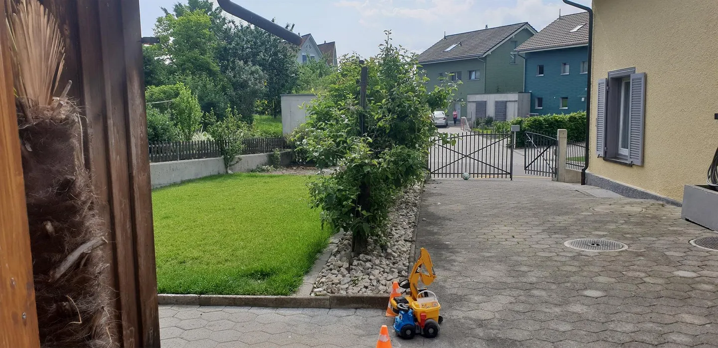 Appartamento affascinante e moderno di 6,5 stanze nel verde – Perfetto per la famiglia - Foto 9 di 10