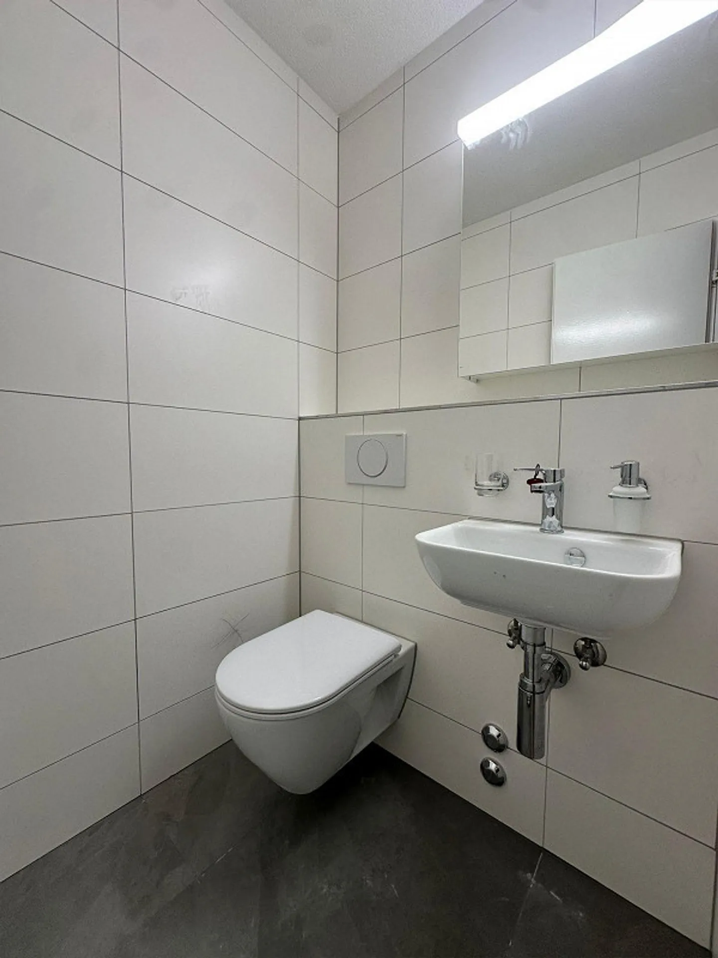 Renovated apartment in a central location - Photo 8 of 10