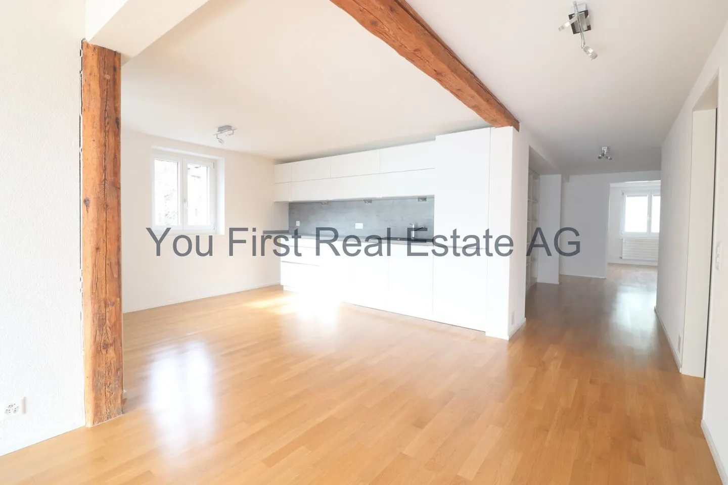 Central, stylish, professional - Photo 2 of 13