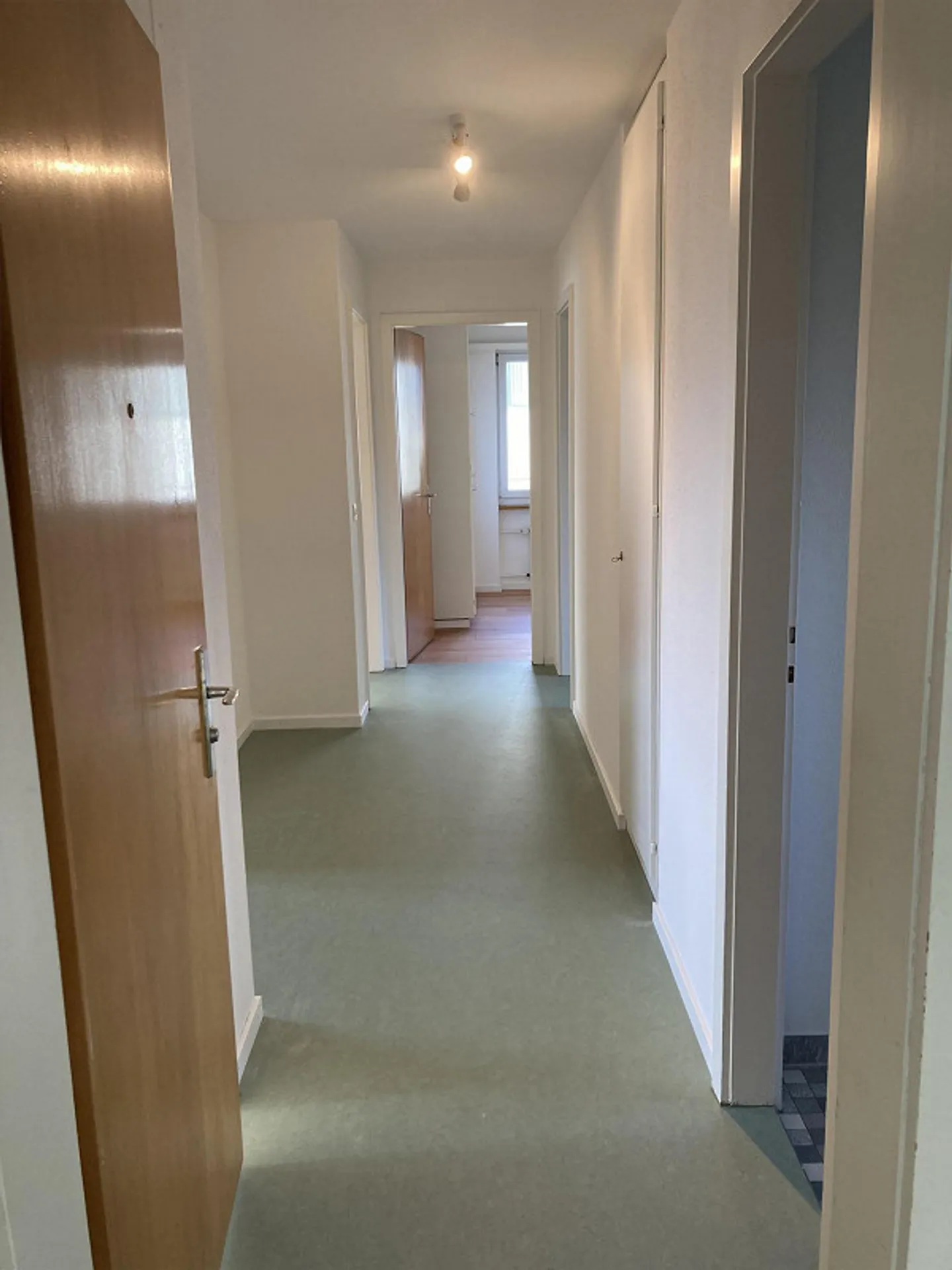 Newly renovated 4-room apartment with a view in Steinhausen ZG - Photo 1 of 6