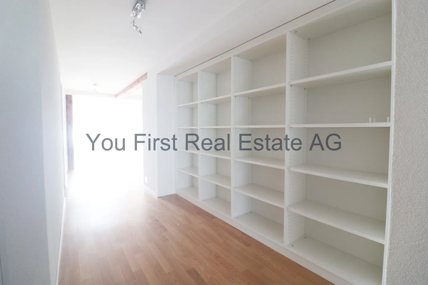 Central, stylish, professional - Photo 9 of 13