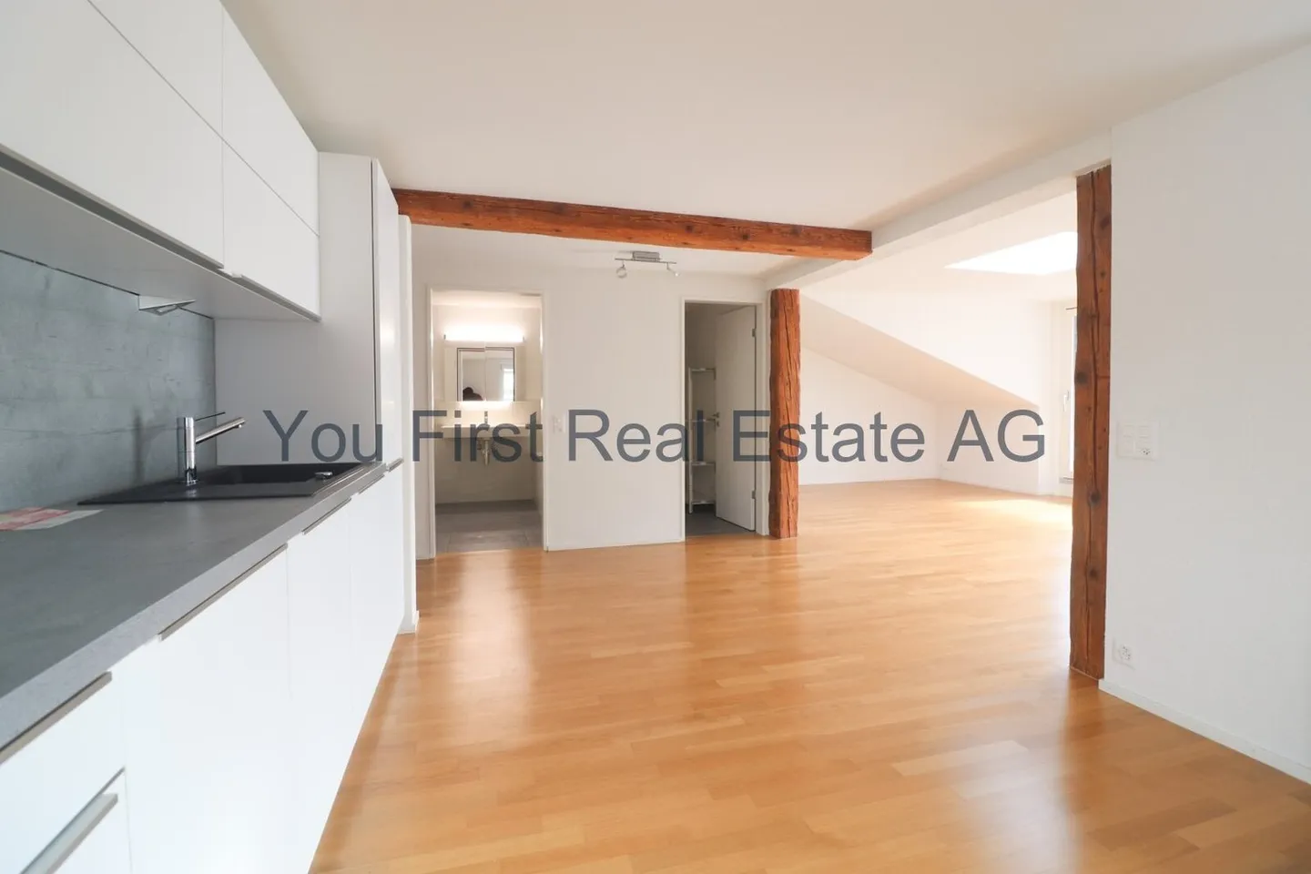 Central, stylish, professional - Photo 10 of 13