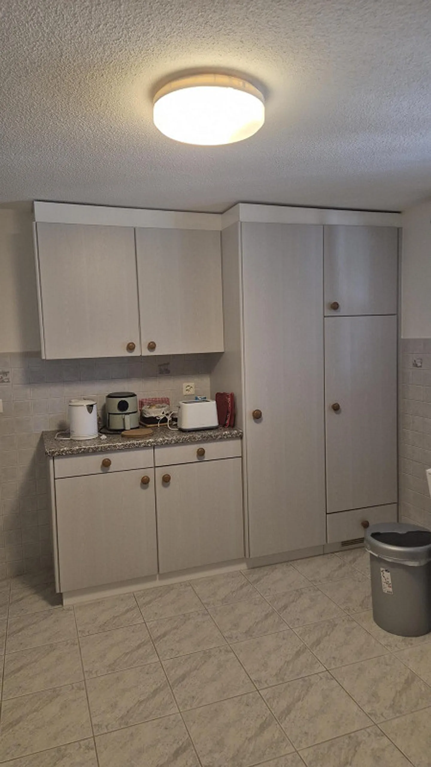3.5 Room Apartment - Photo 3 of 8