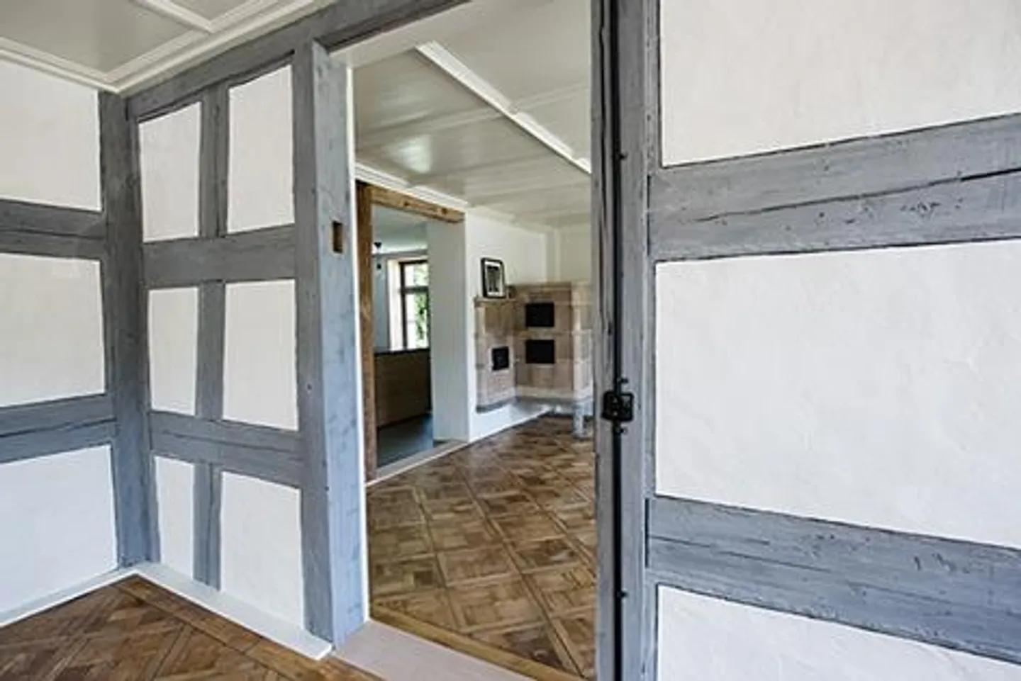 Modernly renovated 6.5-room terraced house (200m2 living space) with garage in Au SG - Photo 3 of 14