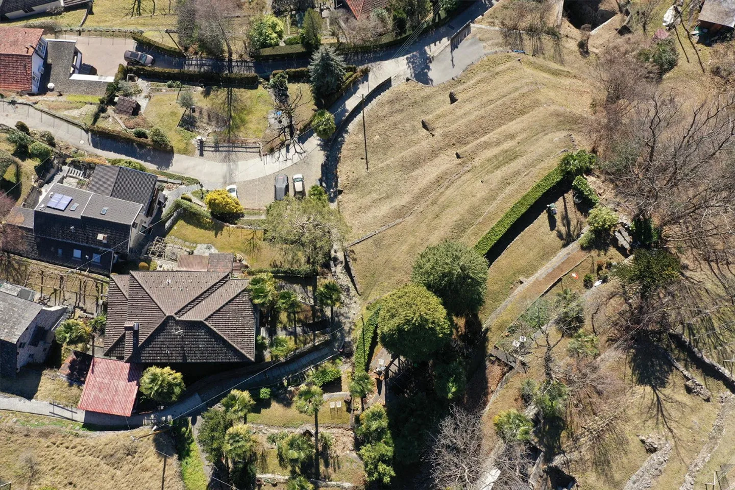 Casa unifamiliare con 2 appartamenti, studio indipendente, ampio giardino e rustico - Foto 4 di 20