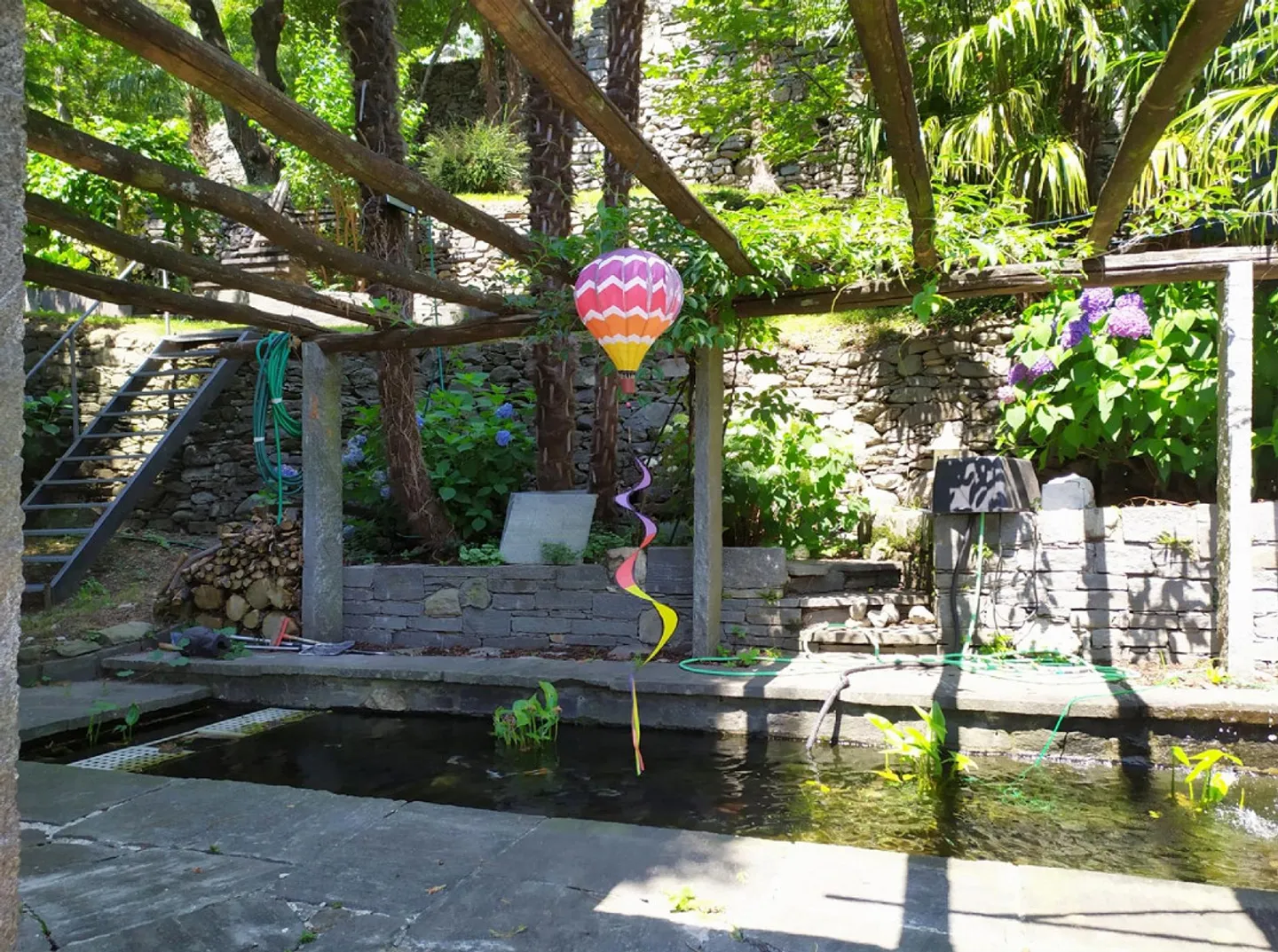 Casa unifamiliare con 2 appartamenti, studio indipendente, ampio giardino e rustico - Foto 6 di 20