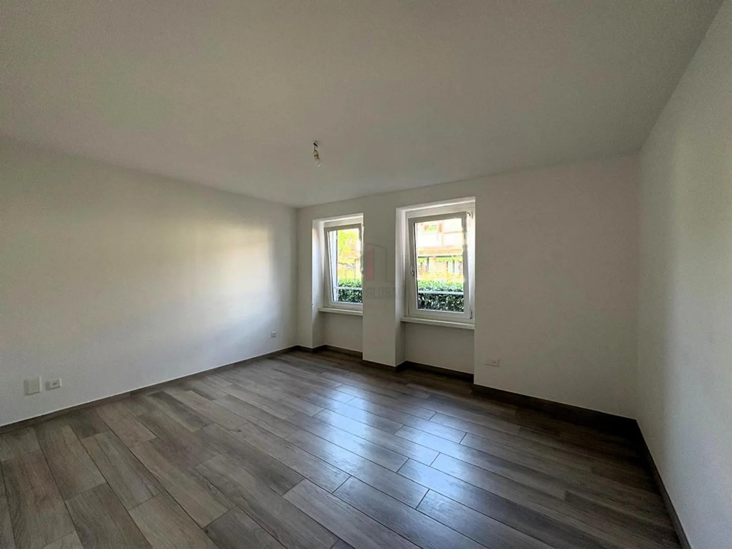 SMALL RENOVATED BUILDING WITH GUARANTEED INCOME - Photo 8 of 13