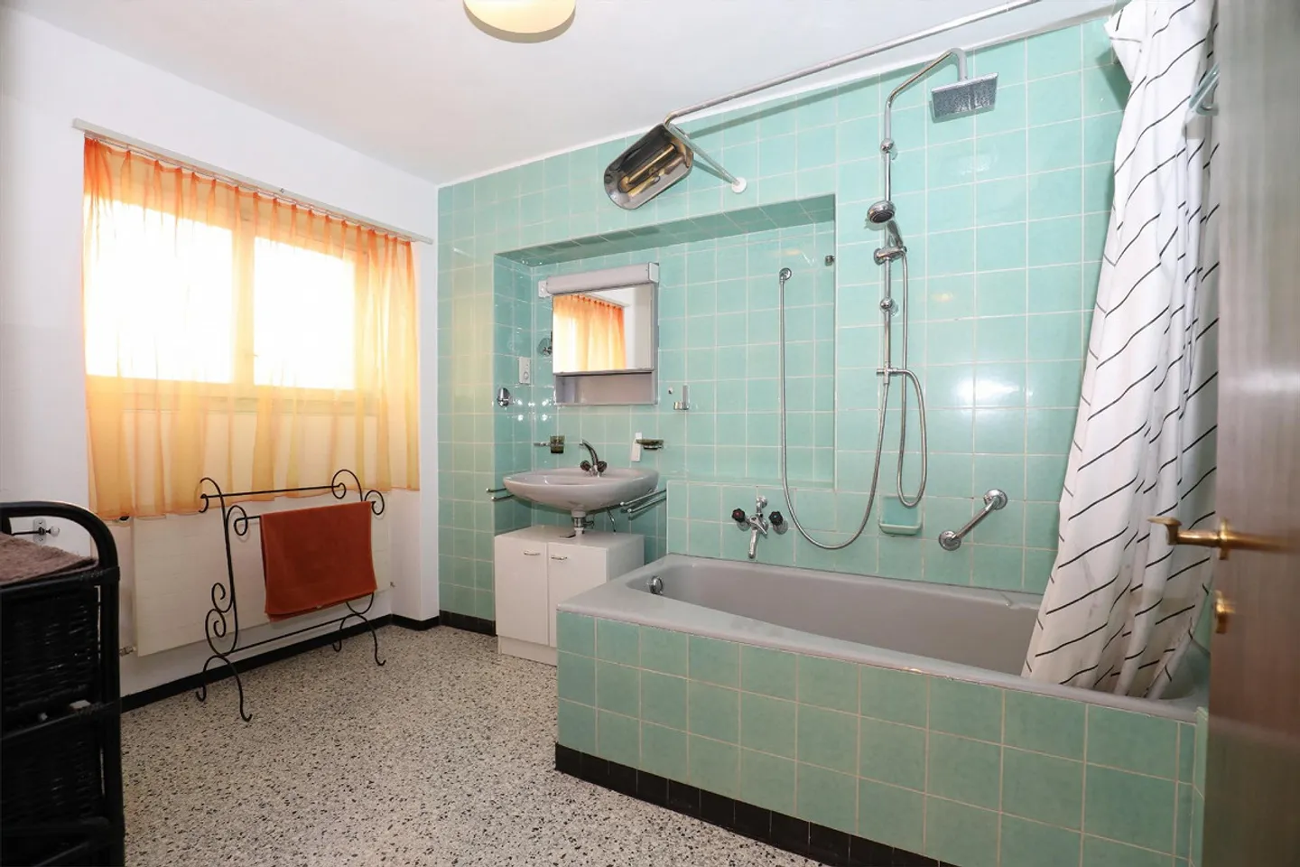 Casa unifamiliare con 2 appartamenti, studio indipendente, ampio giardino e rustico - Foto 16 di 20