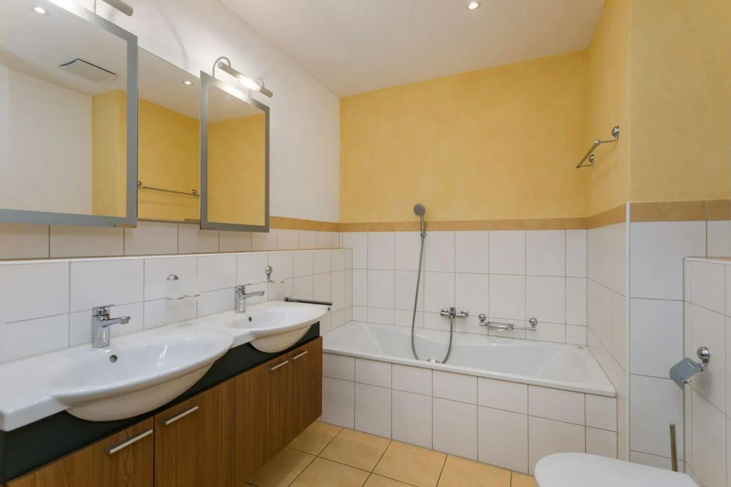 Charmante 3.5-Zimmer-Gartenwohnung mit viel Privatsphäre in der Sta... - Photo 7 of 11