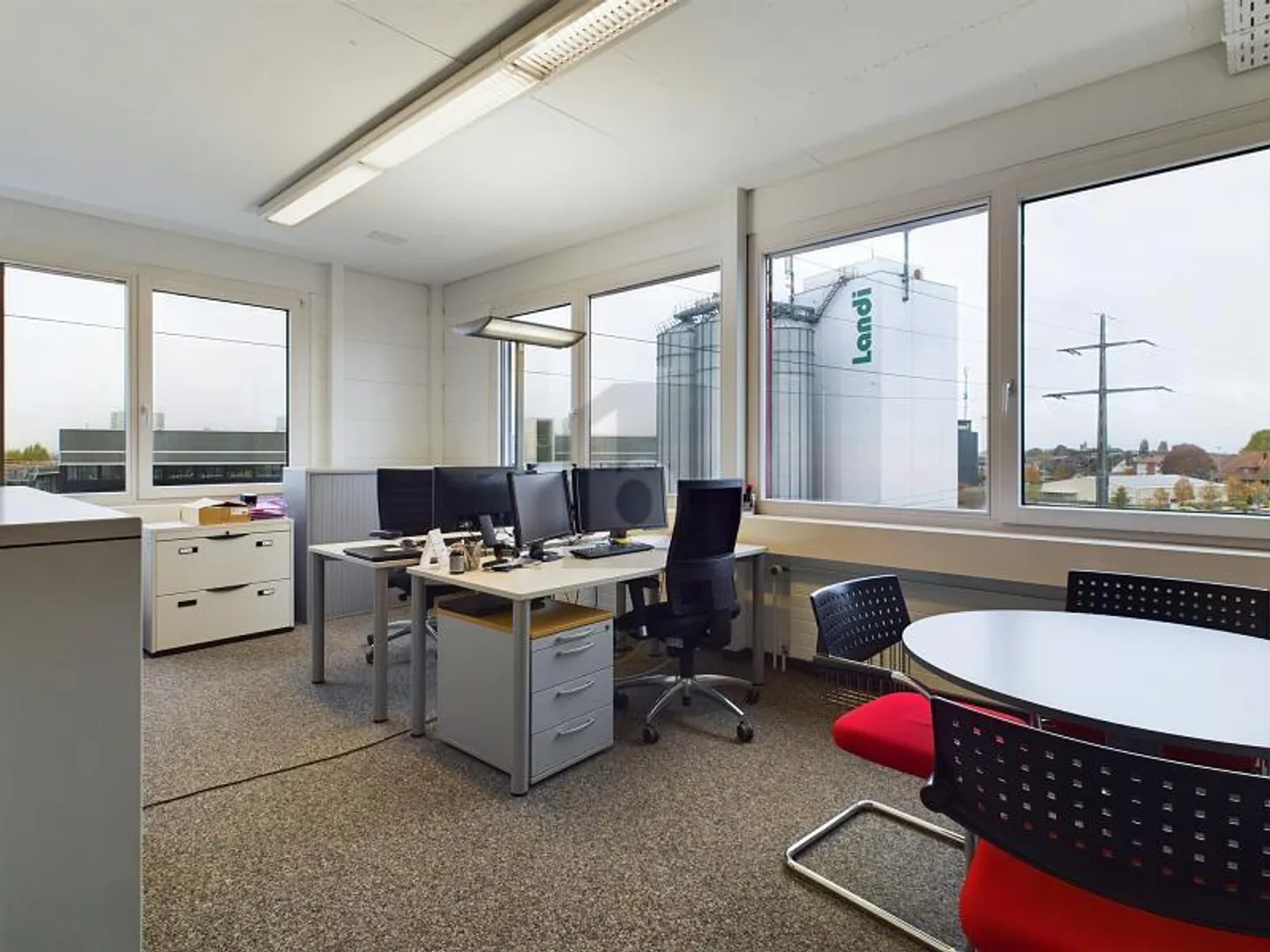 Office space for rent - Photo 5 of 6