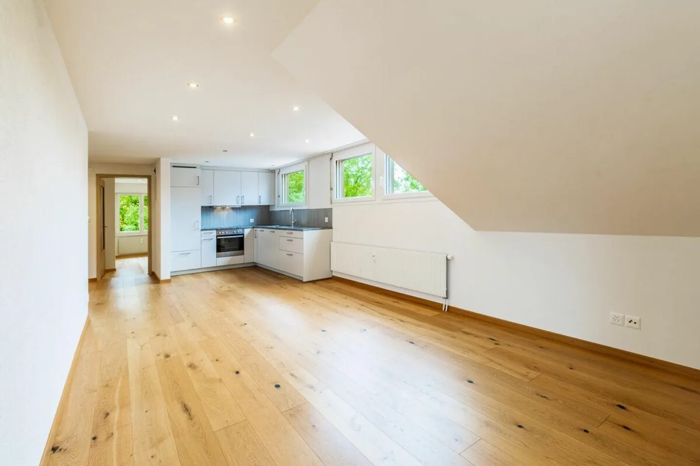 Bright 3.5-room attic apartment with open living area - Photo 2 of 11