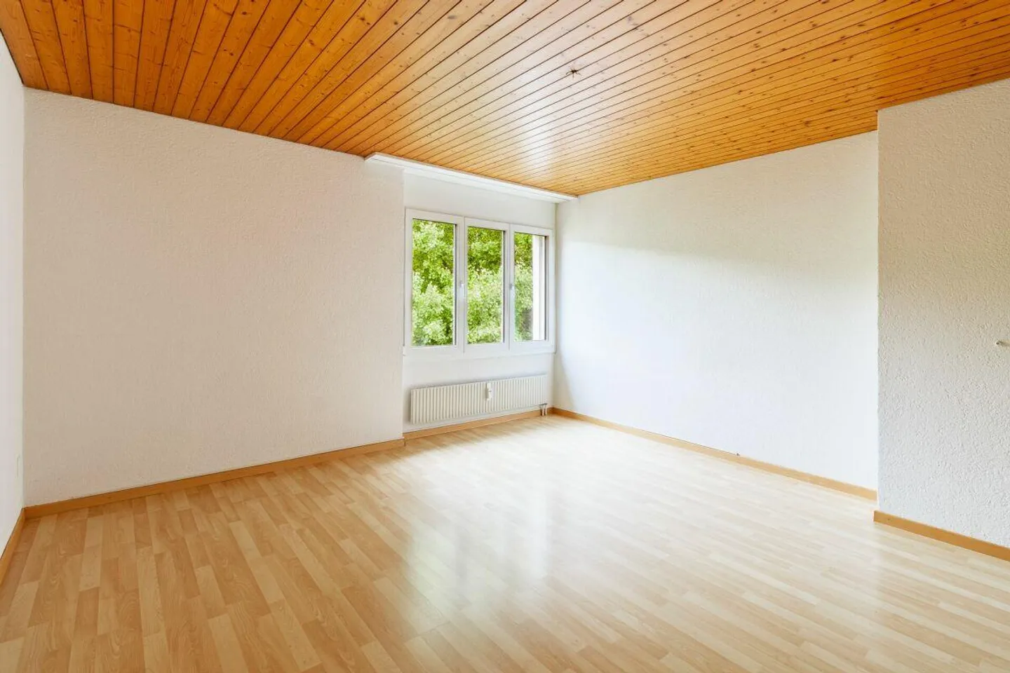Bright 3.5-room attic apartment with open living area - Photo 6 of 11