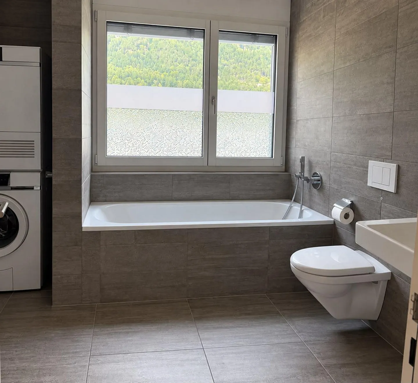 Geräumige Wohnung mit Terrasse - Foto 4 von 8