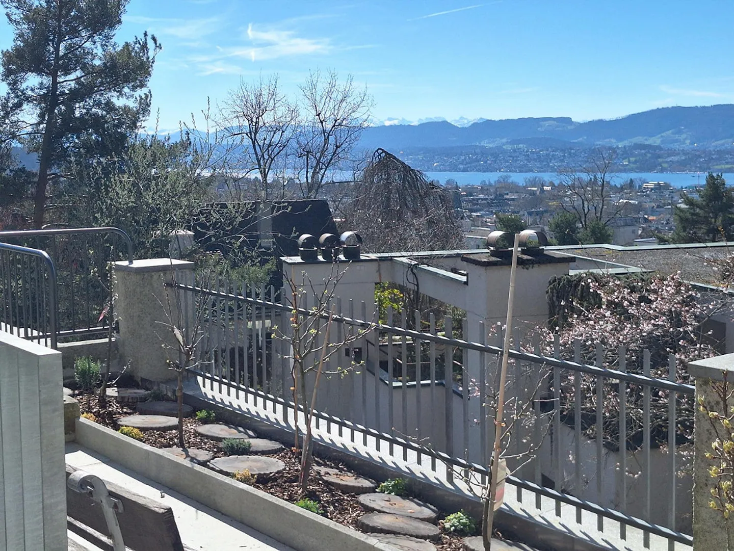 Completely renovated apartment with garden share within walking distance to the university hospital - Photo 7 of 7