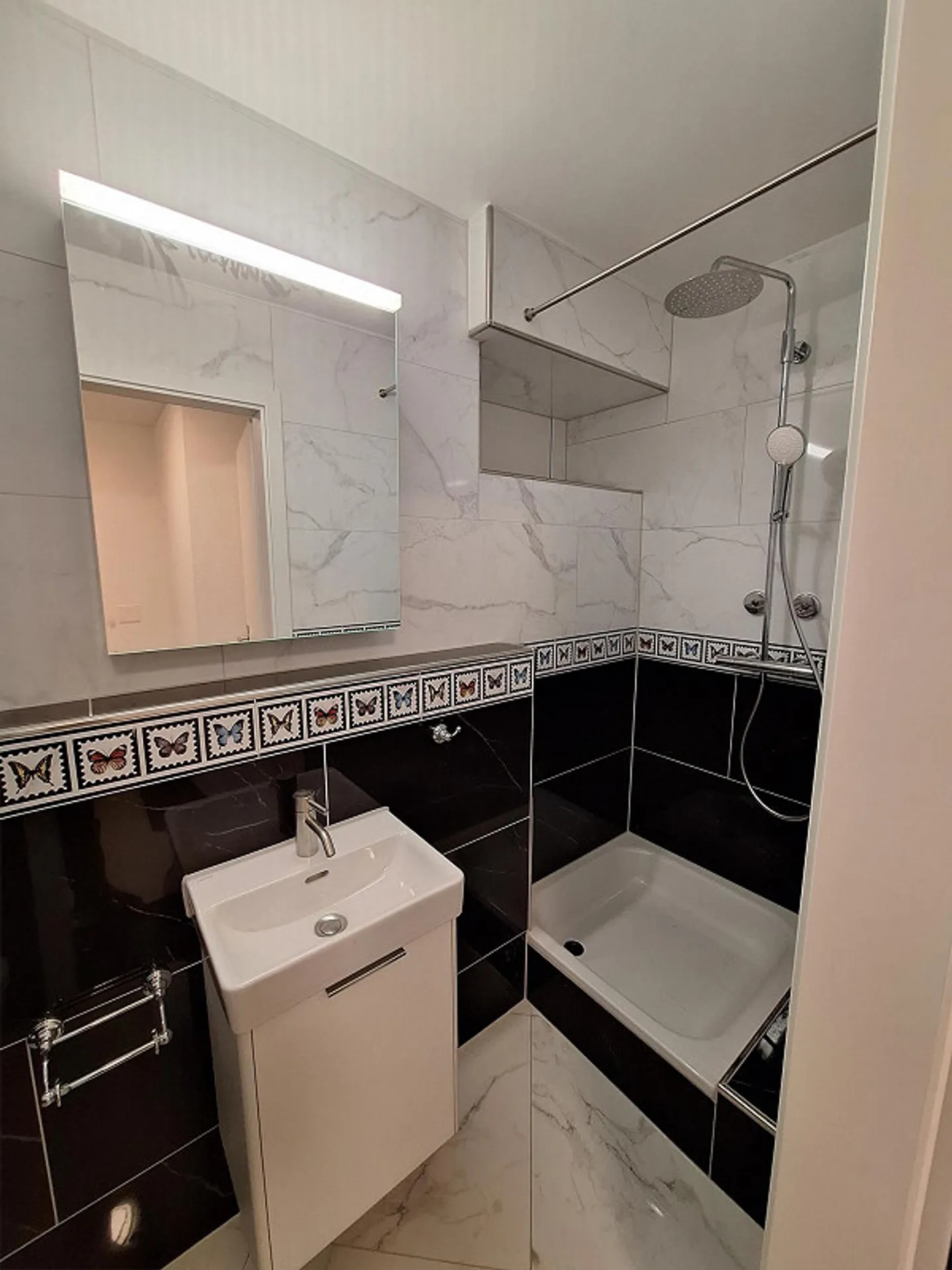 Completely renovated apartment with garden share within walking distance to the university hospital - Photo 4 of 7