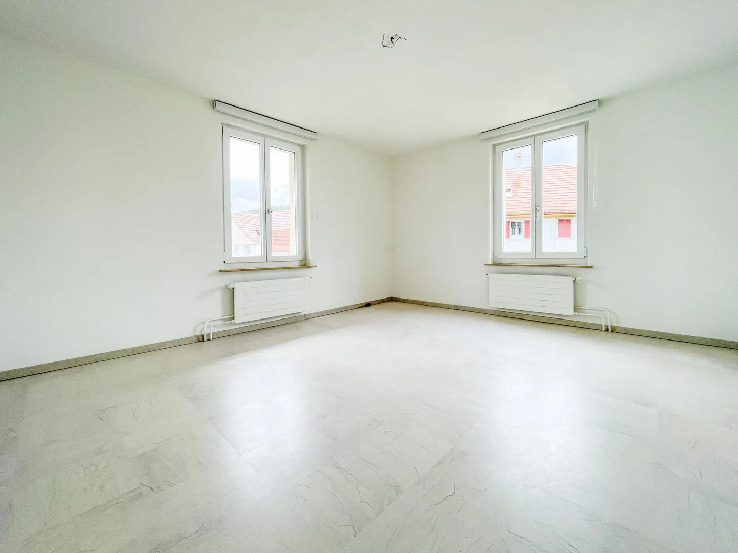 Geräumiges Zweifamilienhaus mit Potenzial - Foto 4 von 18