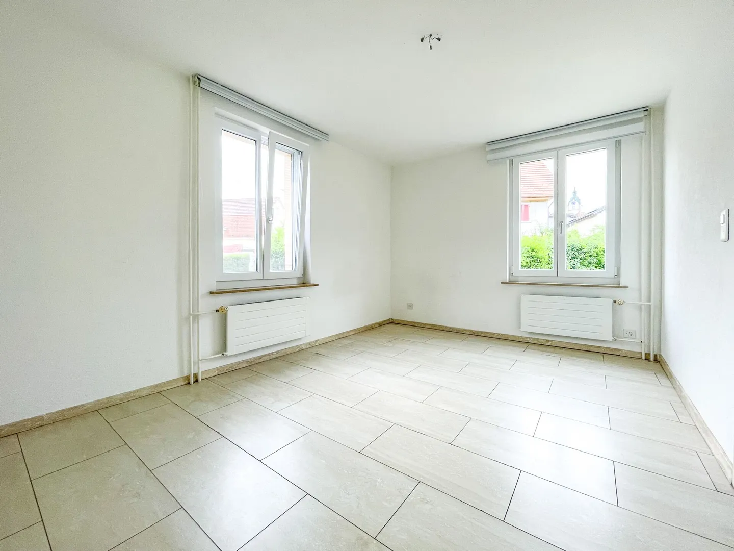 Geräumiges Zweifamilienhaus mit Potenzial - Foto 5 von 18