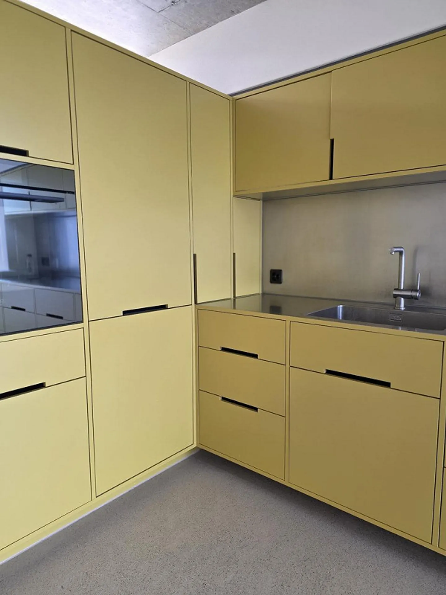 Architectural Clarity. Timeless Aesthetics. Space for Individualists - Photo 7 of 12