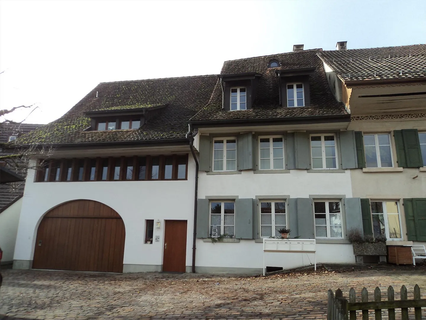 Appartement sous les combles de 4,5 pièces dans le beau centre du village - Photo 1 sur 17