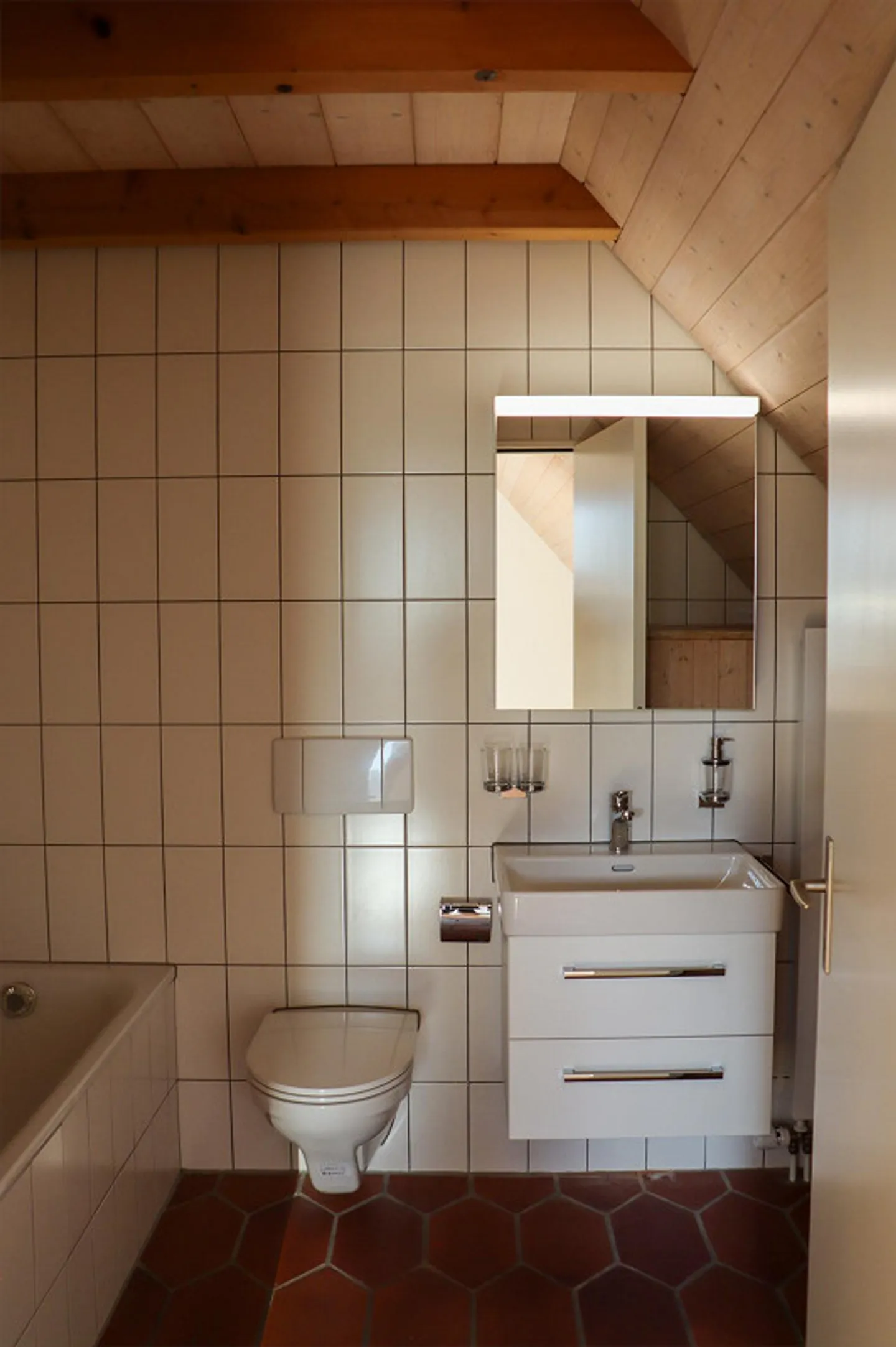 Appartement sous les combles de 4,5 pièces dans le beau centre du village - Photo 15 sur 17