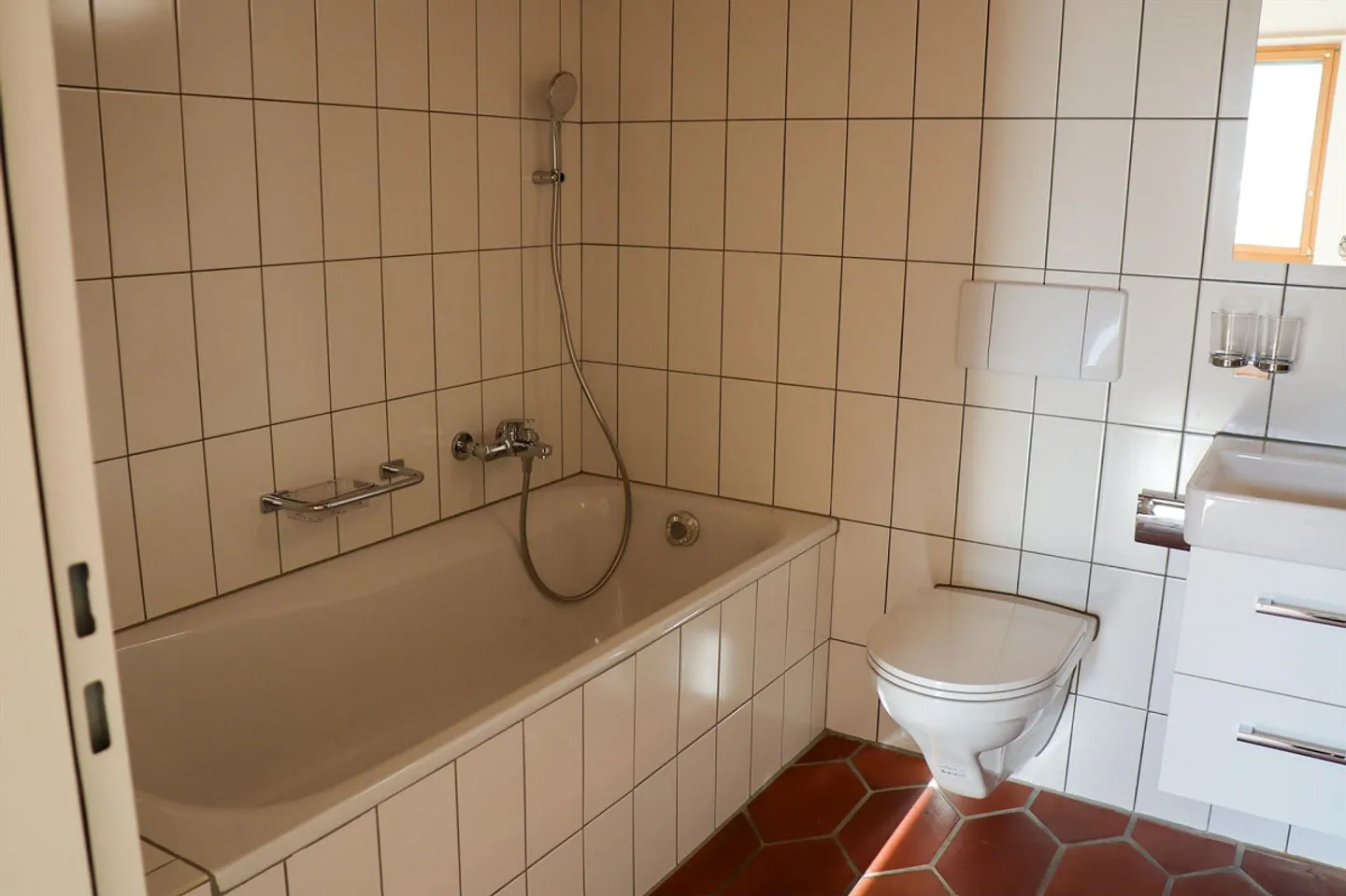 Appartement sous les combles de 4,5 pièces dans le beau centre du village - Photo 16 sur 17