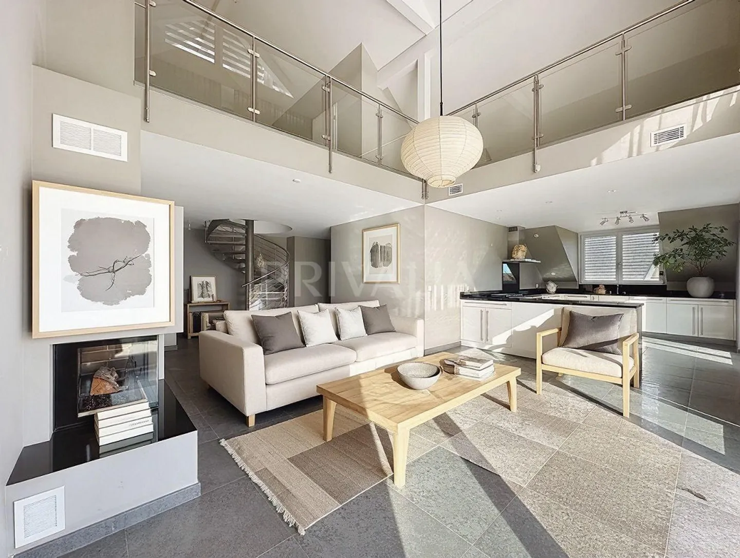 Minergie-Duplex-Attikawohnung von 135 m² mit Balkon und Kamin in Mies - Foto 1 von 5