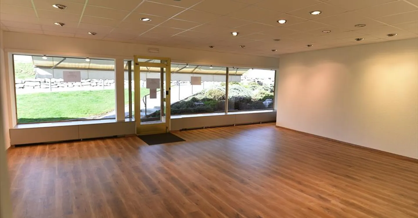 Charmantes Geschäftslokal im Herzen von Crans - Foto 1 von 12