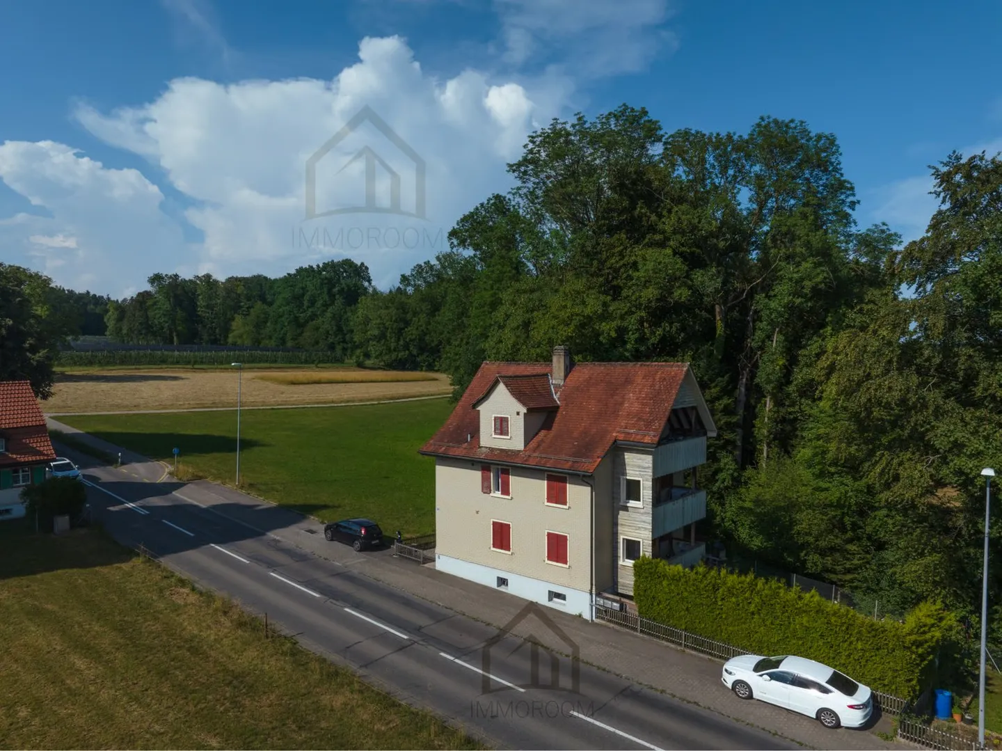 3-family house with potential - ideal for families and investors - Photo 3 of 14