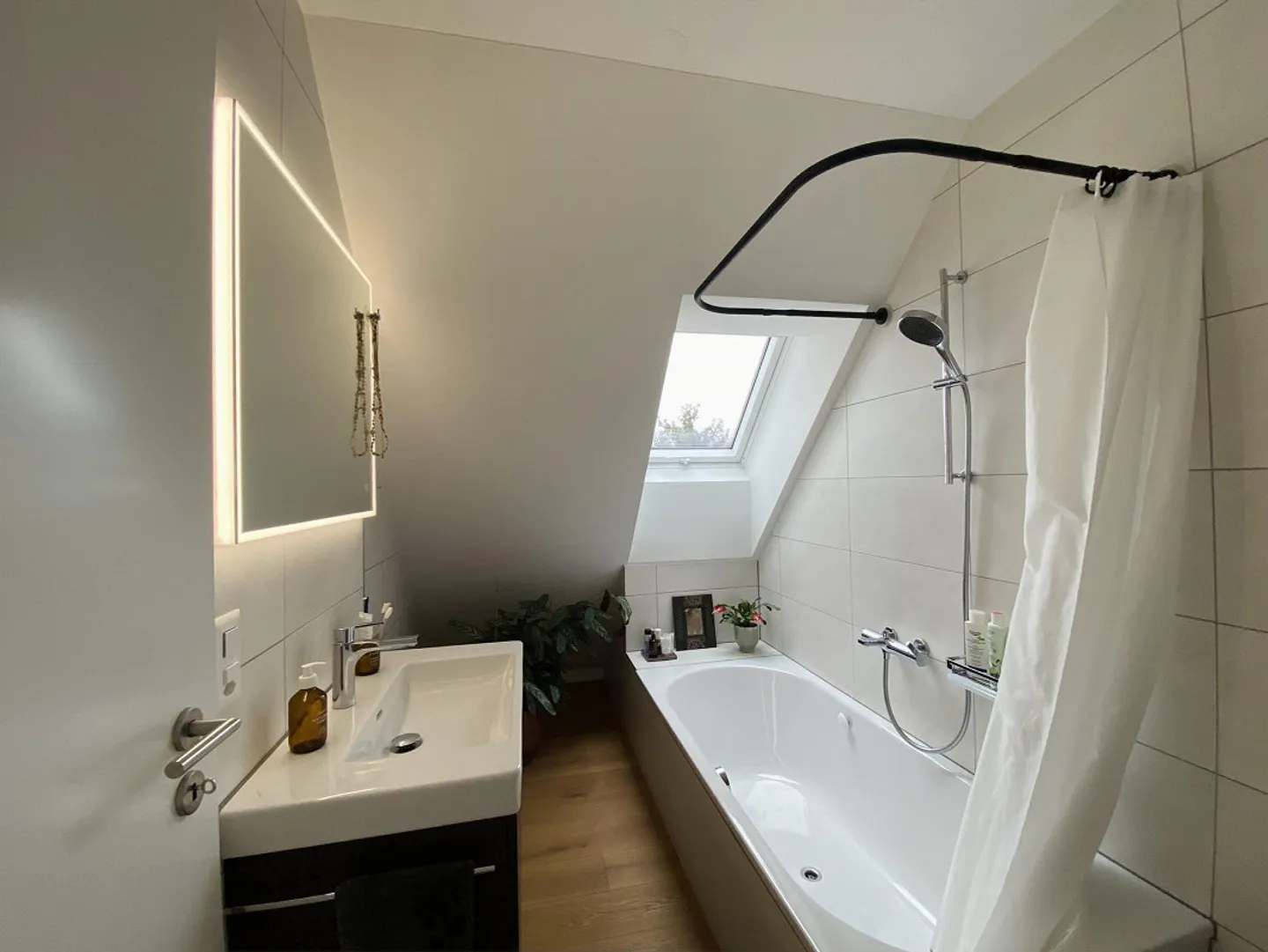 Appartement en attique moderne de 2,5 pièces avec vue sur la montagne à Rüti ZH - Photo 7 sur 8