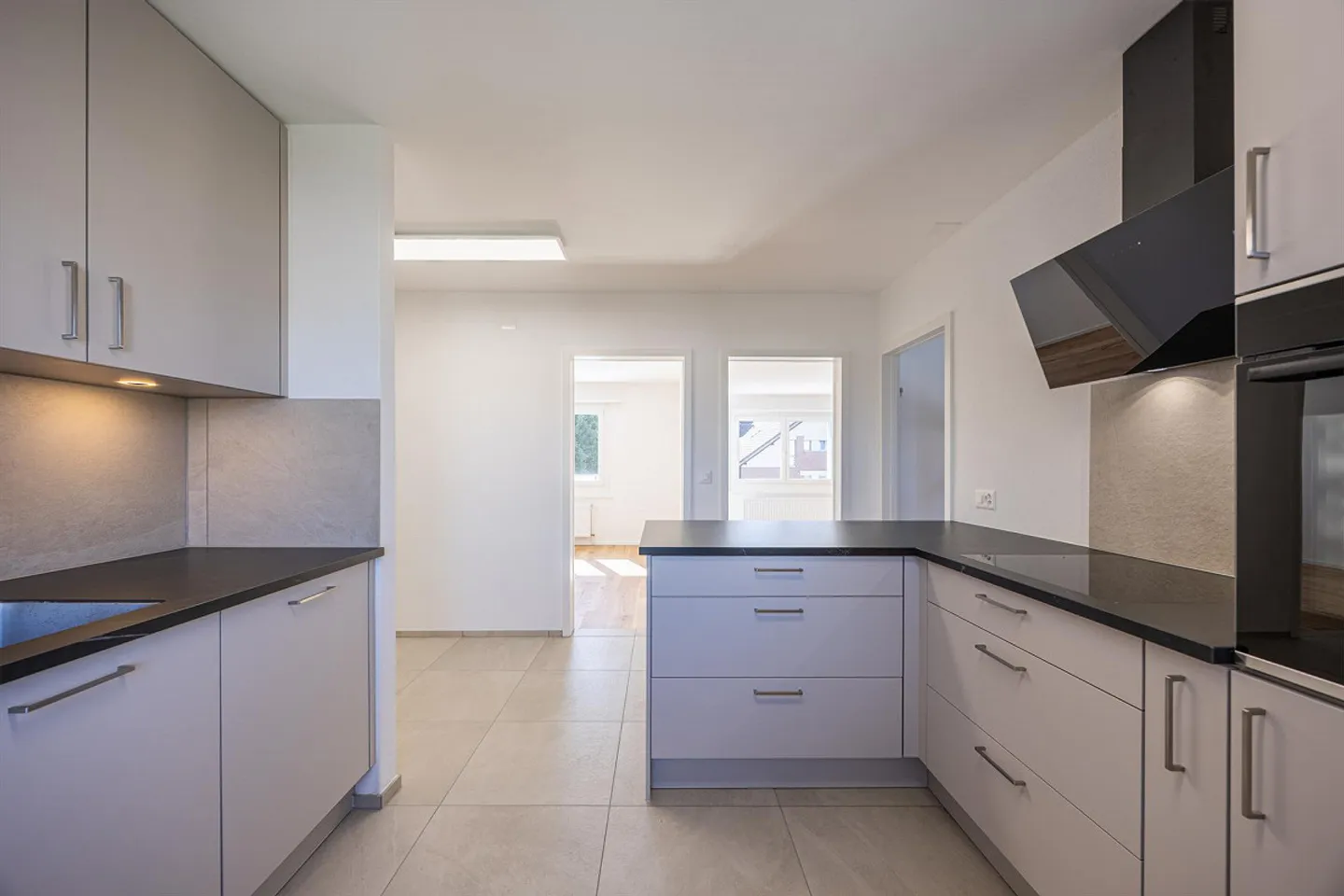 Appartamento 4.5 stanze completamente ristrutturato con balcone spazioso - Foto 1 di 7