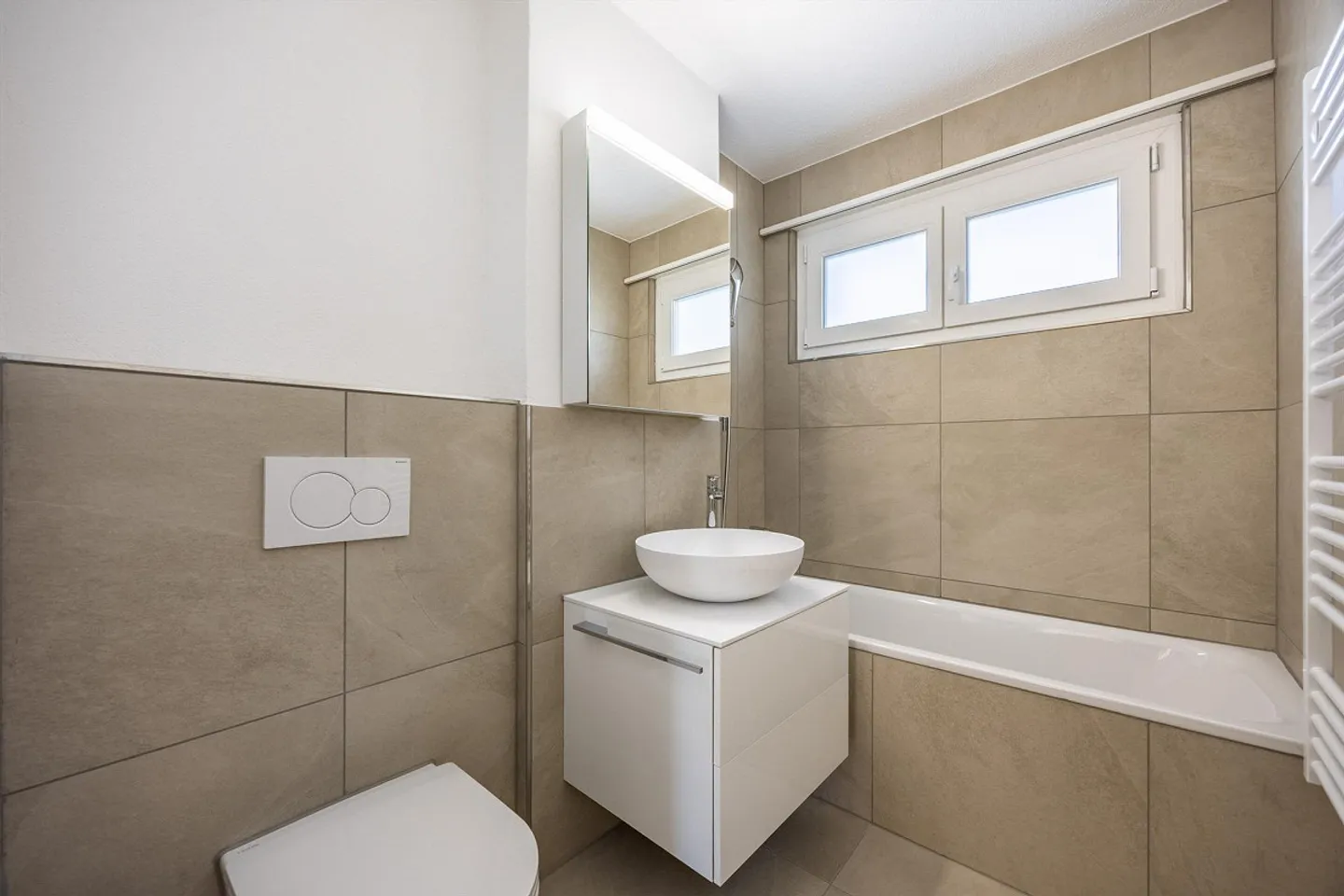 Appartamento 4.5 stanze completamente ristrutturato con balcone spazioso - Foto 3 di 7