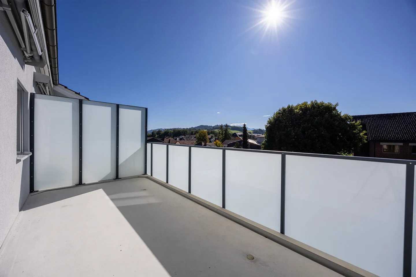 Appartamento 4.5 stanze completamente ristrutturato con balcone spazioso - Foto 5 di 7