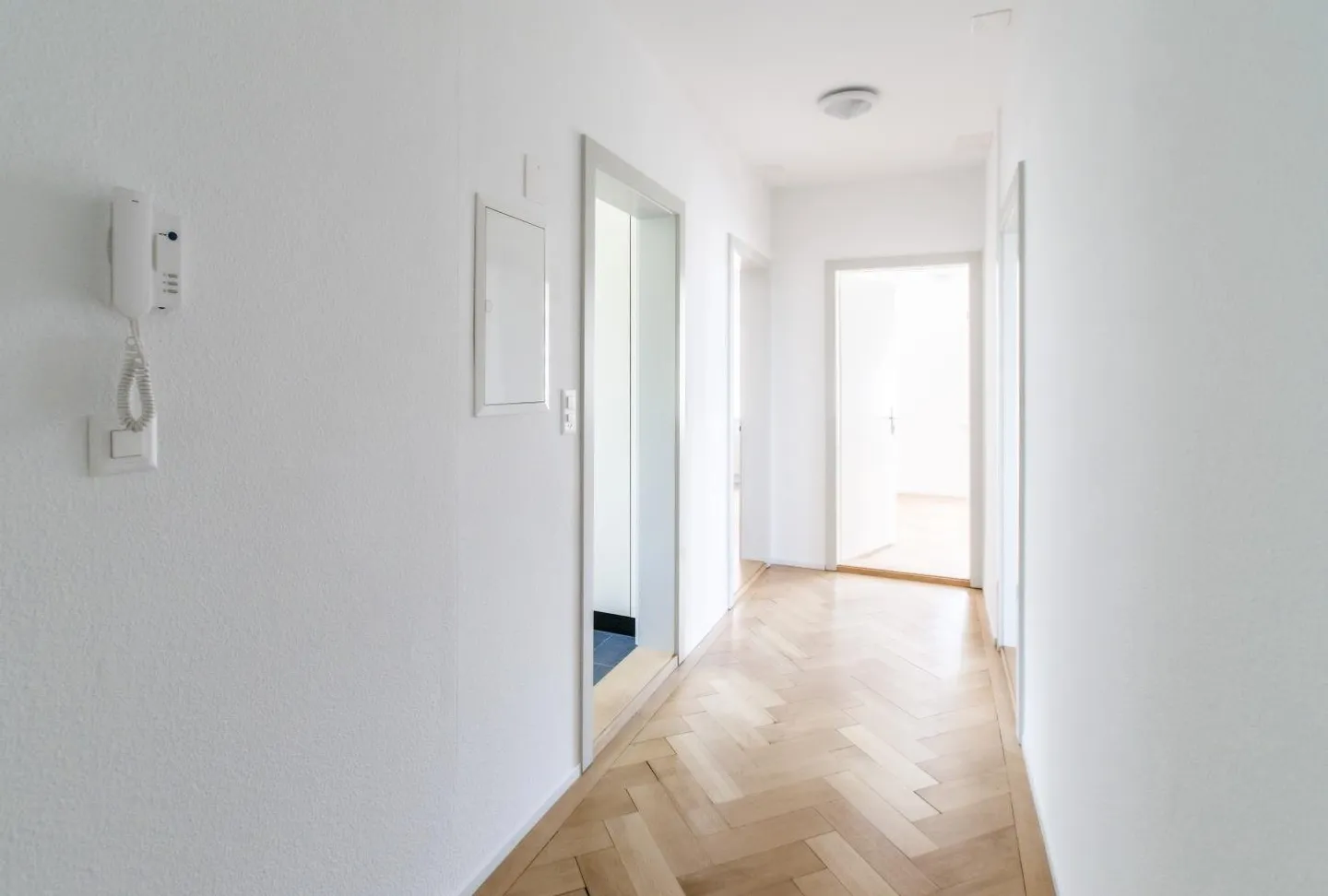 3.5-Room Apartment - Photo 4 of 10