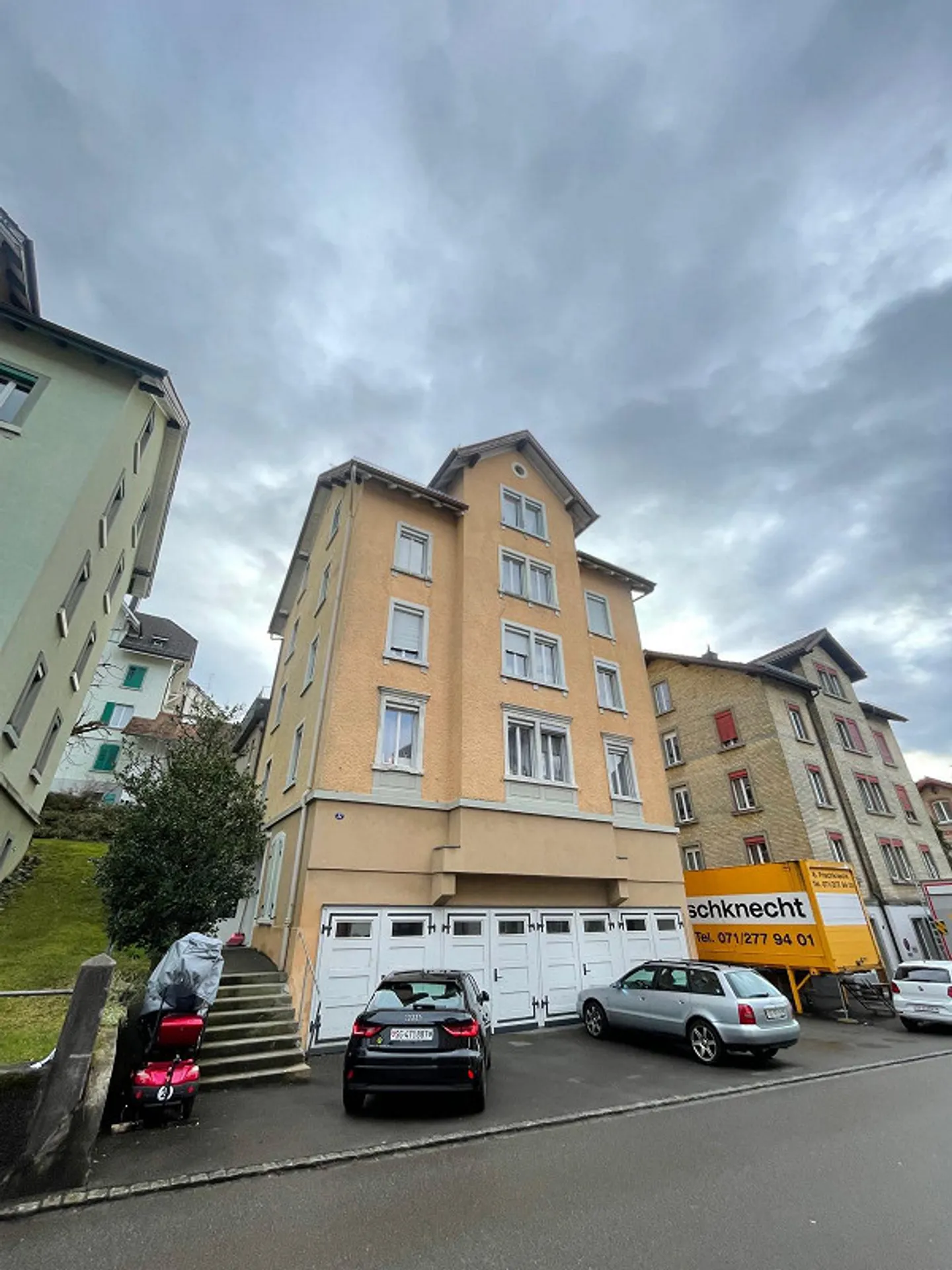 Garage box for rent near the train station - Photo 1 of 1