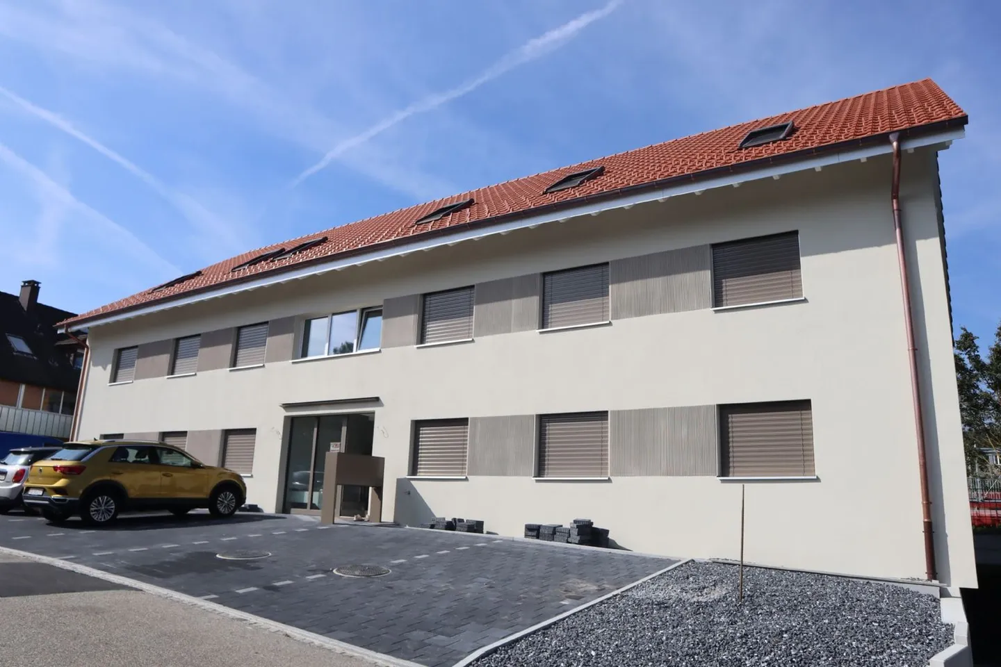 Looking for a parking space for your car? - Photo 2 of 2