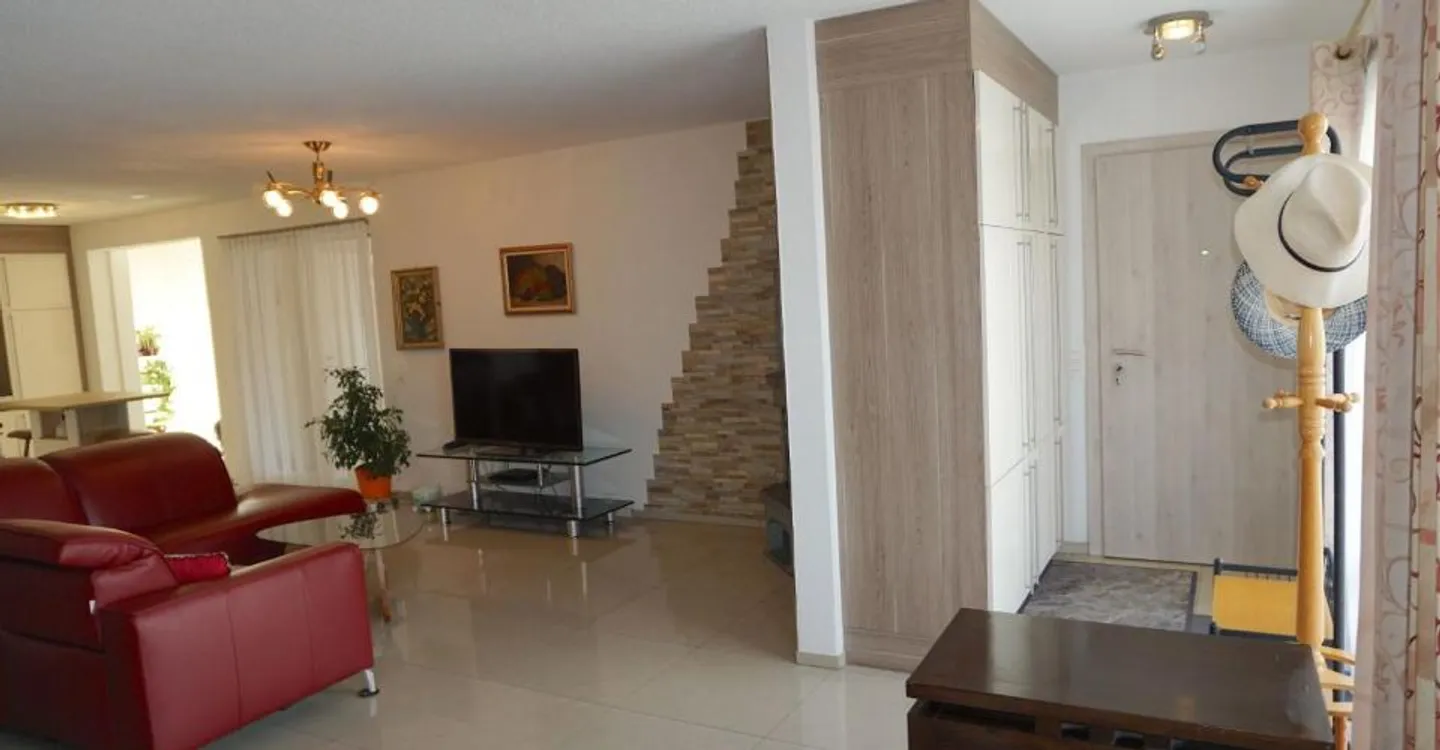 ARI-262 - Wunderschöne Gartenwohnung mit 5,5 Zimmern in einem hochwertigen Zweifamilienhaus - Foto 2 von 12