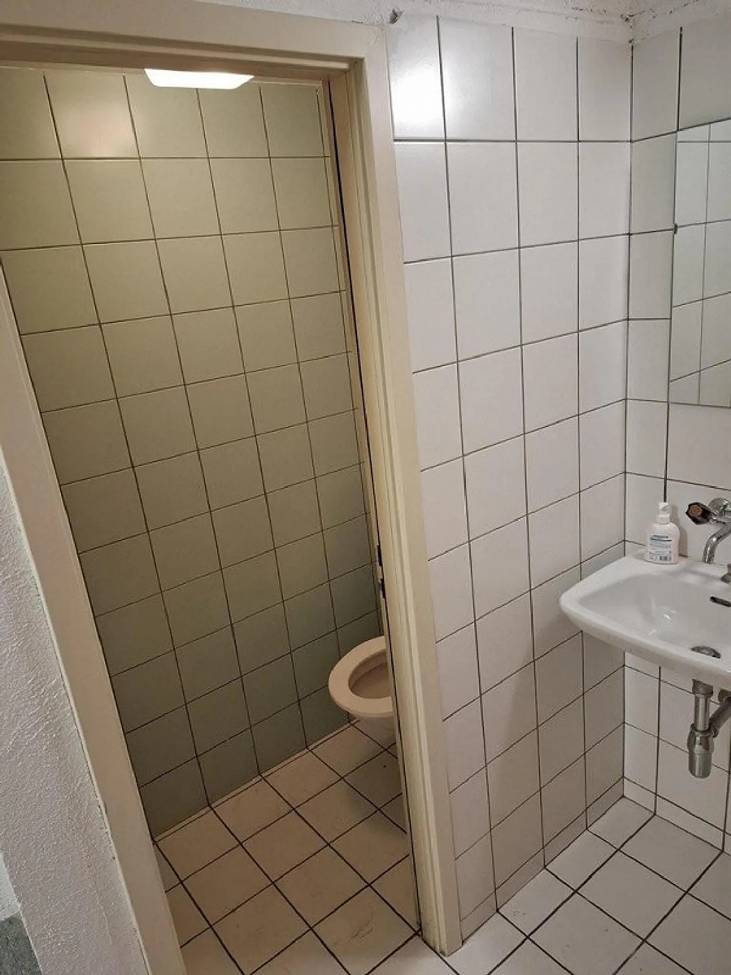 To seize! Magnificent commercial space for rent! - Photo 8 of 9