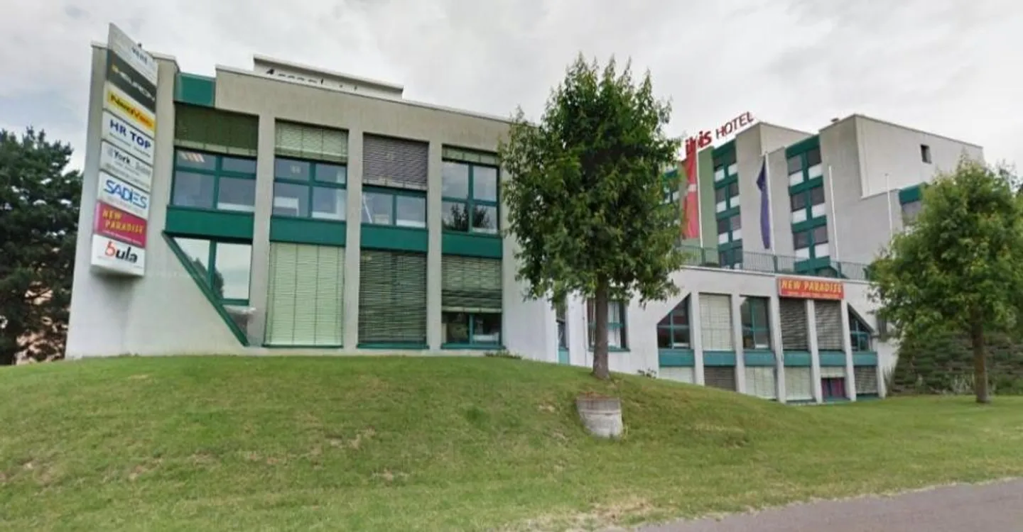 Crissier – 149 m² office on the ground floor, close to the center and highway access - Photo 1 of 13