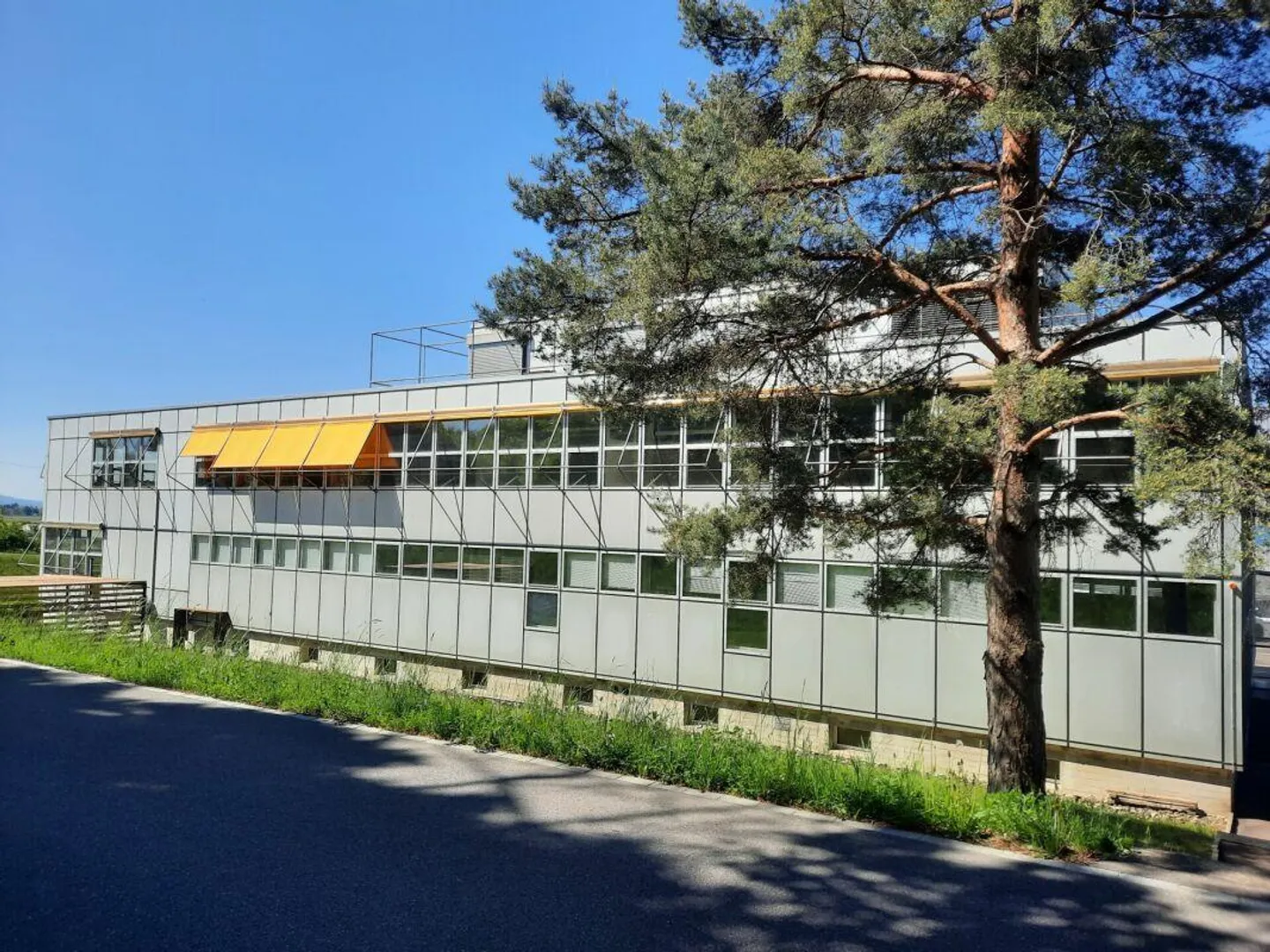 Grosszügige Gewerbe-/Büroräume zur individuellen Nutzung - Foto 8 von 9