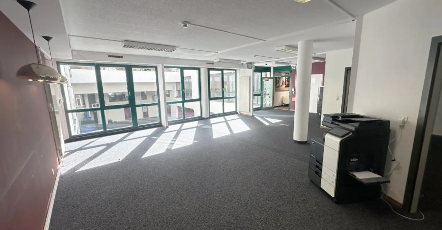 Crissier – 149 m² office on the ground floor, close to the center and highway access - Photo 3 of 13