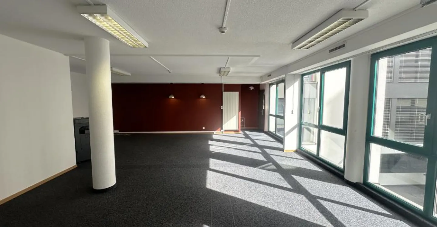 Crissier – 149 m² office on the ground floor, close to the center and highway access - Photo 12 of 13